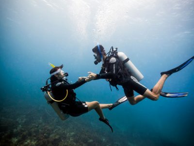 couple scuba diving